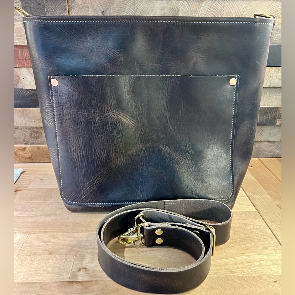 ❌ SOLD ❌ KMM & Co Storm Grey Market tote crossbody and matching slider strap